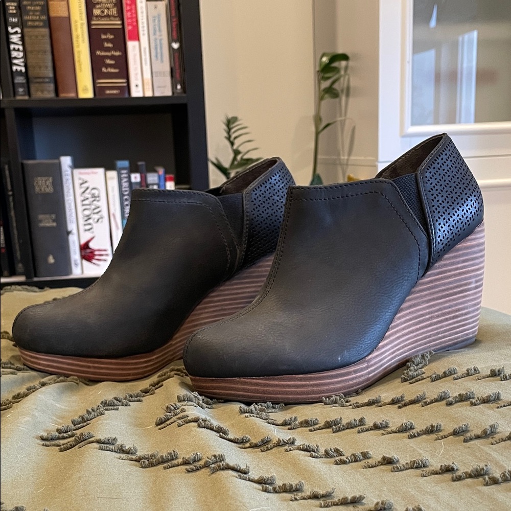 Dr. Scholl's Black and Brown Wedges